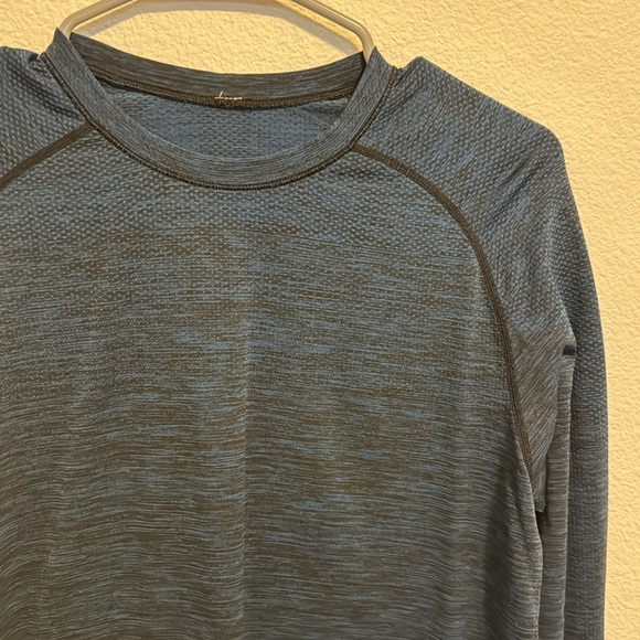Lululemon metal vent LS top - Picture 2 of 6